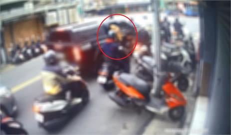飼主找議員求情？動保處遲未裁定沒入　同一隻比特犬又跳窗咬傷騎士