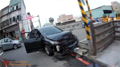 心虛！通緝犯拒盤查落跑　撞上娃娃車釀3師生受傷
