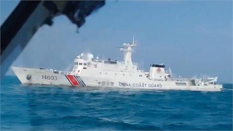 又搞事！中國海警對菲國船發射水砲　害1平民船員受生命威脅