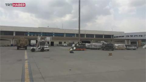 美軍最後一班飛機撤離　喀布爾機場人去樓空