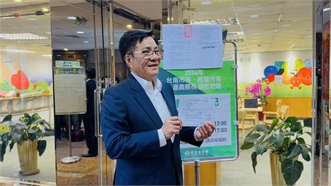 快新聞／二度對決蔡易餘！黃榮利登記DPP嘉義縣長初選　高喊年年發現金