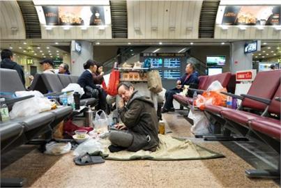 中國男和老婆吵架離家出走　住北京機場14年...不愁吃還能領「月薪」