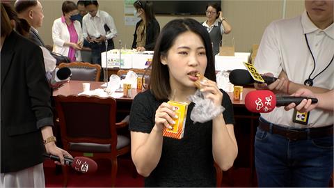 諷刺鄭文燦？徐巧芯發黑糖饅頭　麥仔茶請國民黨團立委