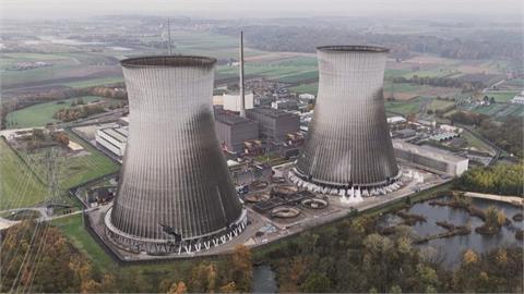 震撼！德國爆破2座冷卻塔 象徵告別核能時代