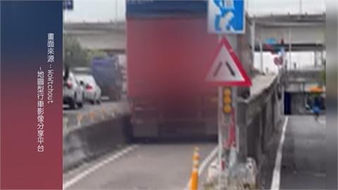 貨車誤闖機車道！　烏日環河路車道遭硬擠撞壞指示牌