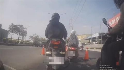 獨／高楠公路施工被迫「左閃右閃」　騎士自嘲像馬路障礙賽