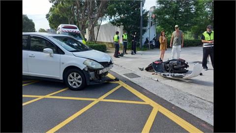 王瞳上班途中驚傳車禍意外！　機車突衝撞釀轎車頭毀損