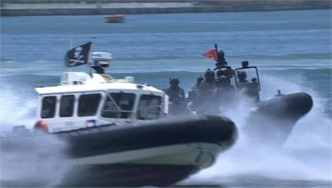 "海安12號"預演!  海上攔截圍捕.垂降救援操演戰技