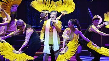 楊烈把舞台劇變演唱會！73歲歌聲撼動全場 一開口觀眾就哭了