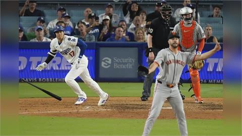 MLB(影)／大谷翔平三分砲致敬老大哥柯蕭！木屐錦上添花跟著背靠背開轟