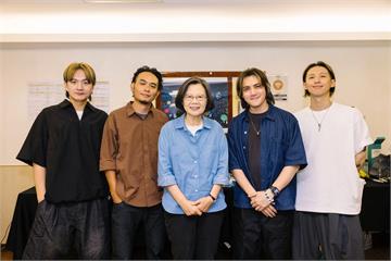 蔡英文曬《晚安台灣》演唱片段　釣出總統賴清德親回