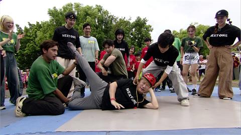《綜藝大集合》綜藝天王胡瓜「頭轉」來真的！頭脹紅、鞋子不見