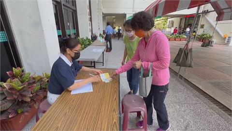 鼓勵長者接種　台南65歲以上打疫苗送2劑快篩