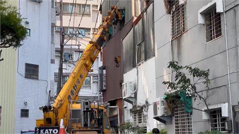 快新聞／吊掛鋼板誤觸高壓電　台南30歲工人倒地死亡