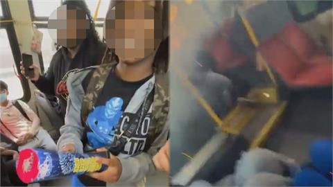 惡劣！14歲加國女朝乘客點燃鞭炮　「公車上煙火亂竄」眾人驚恐尖叫