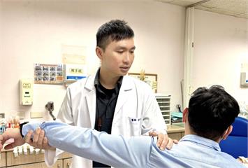 元宵節淪「手不舉」高峰！   醫：年糕、湯圓血糖失控易誘發五十肩