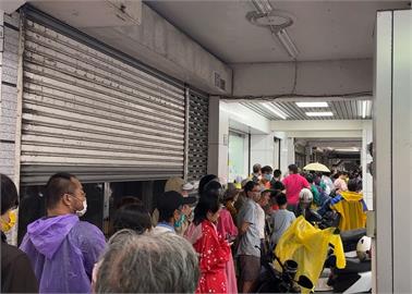 願賭服輸！罷免未過請雞排　台東網友送百份雞排完成賭約