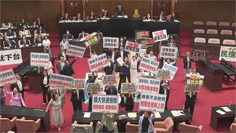 快新聞／藍白又在立院亂了！要求卓揆進行毒油案專報　突高喊下台畫面曝光