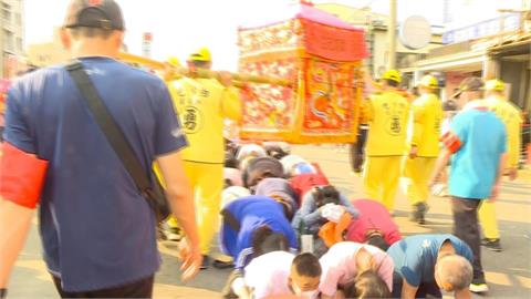 白沙屯媽進香第3天抵大肚龍井區　罕病患者南下跟隨