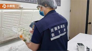 塑膠袋下鍋煮水餃！宜蘭名店超扯行為　衛生局開罰