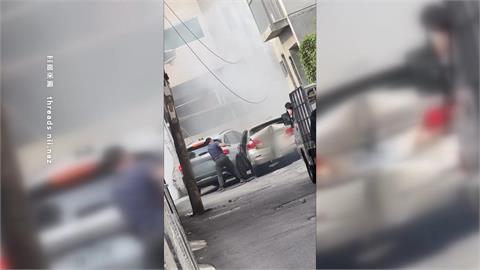 台中窄巷爆警匪追逐！　轎車藏毒+通緝犯　拒檢倒車逃