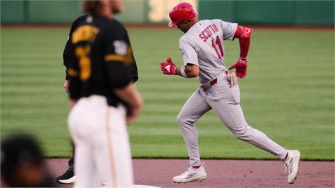 MLB(影)／跑跑跑，向前跑！紅雀快腿觸身後一壘盜三壘「球不用出內野」就能得分