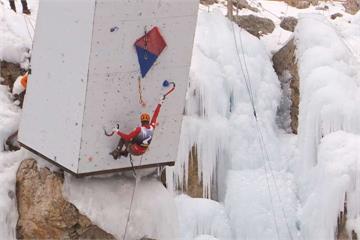 美國烏雷冰雪節 挑戰垂直90度冰岩牆