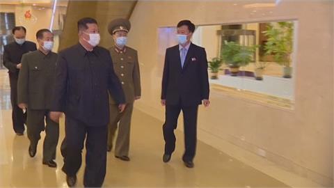北朝鮮傳6死18萬人隔離 　金正恩罕見戴上口罩