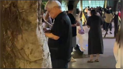 財獨！魏哲家週六出現小巨蛋外    聆聽李翊君演唱會