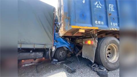 快新聞／新北瑞芳4車連環撞！　駕駛乘客一度受困