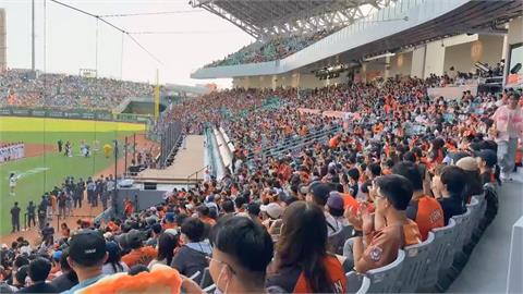 亞太球場攤商「重新招商」惹怒球迷　台南體育局出面致歉