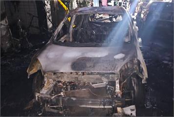 白色轎車進巷弄突冒火　63歲男涉嫌借錢不成縱火