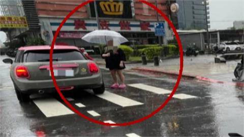 疑左轉未禮讓直行車！　小甜甜開車撞傷騎士「多處撕裂傷」挨告
