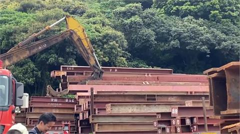 工安意外！綁梁作業「鋼梁突崩落」　吊車助手遭砸中不治