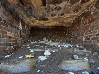 地板常傳詭異敲擊聲　阿嬤家地底暗藏「年輕裸男」住半年