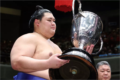 24歲日本相撲528I15晉升「橫綱」　創116年來最快紀錄