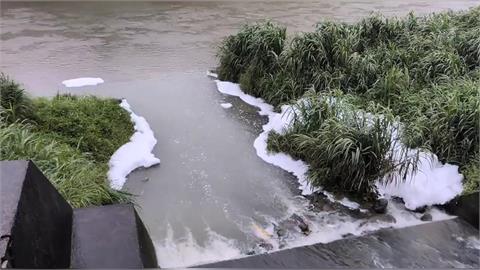快新聞／基隆水甘甘？暖暖區碇內段爆「大量泡沫」　市府：停止抽水改用新山水庫供應