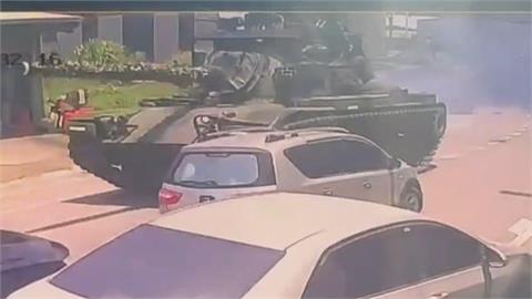 漢光演習第五天　各地意外不斷　戰術輪車捲騎士.戰車撞轎車.自走砲擦撞