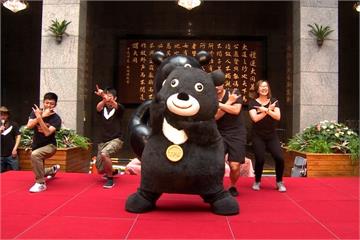 熊讚首場粉絲見面會 千人排隊擠爆市府