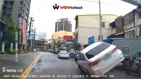 又是酒駕！醉駕駛撞翻公車站牌後翻車　酒測值0.23毫克