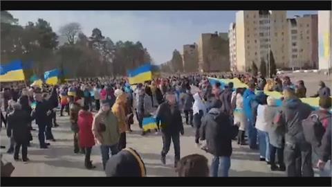 俄軍再綁烏克蘭市長　居民無畏槍砲抗議迫放人