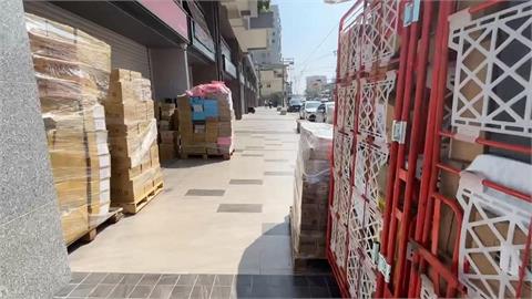 宅經濟炸裂！　大寮蝦皮智取店集貨箱堆爆「馬路變倉庫」