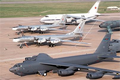 美軍擬部署6架B-52戰略轟炸機在澳洲　專家：嚇阻中國攻台