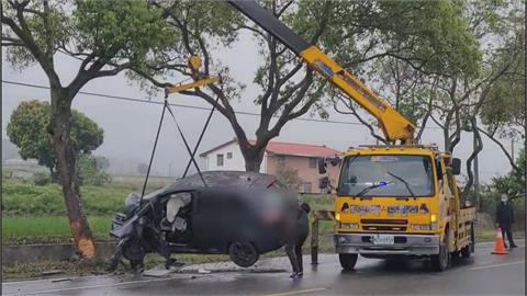 貨車趕送菜硬切2車中間　轎車遭擦撞駕駛、乘客受傷