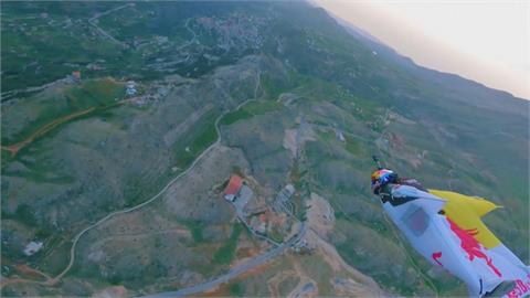 飛躍黎巴嫩最高峰！翼裝運動員挑戰極限