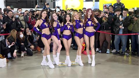 台北車展嗨爆！超人氣美式啦啦隊當一日大使　與車模勁歌熱舞比人氣