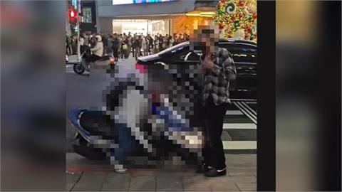 日本記者手摀遭砍騎士傷口　哽咽曝「出血始終無法止住」