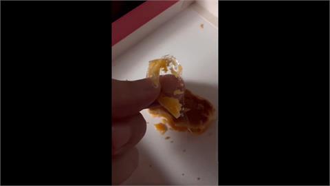 宜蘭奕順軒"乳酪餅藏塑膠膜" 衛生局令下架同批產品