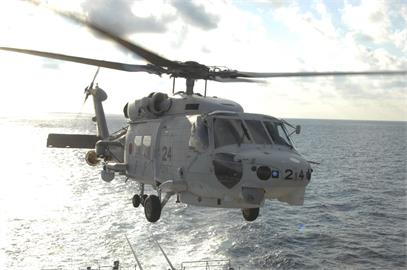 空中相撞？　日本海上自衛隊直升機墜海　1死7失聯