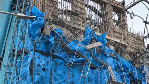 快新聞／鳳凰颱風外圍環流影響！新竹工地鷹架倒塌　僅距幼兒園僅咫尺